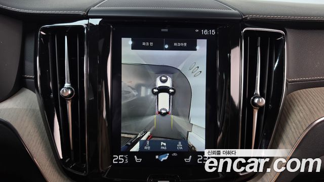Volvo XC60 2018 — photo 20