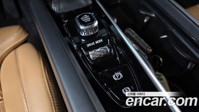 Volvo XC60 2018 — photo 25