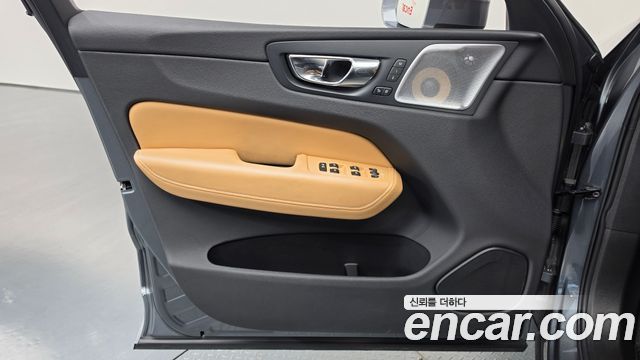 Volvo XC60 2018 — photo 14