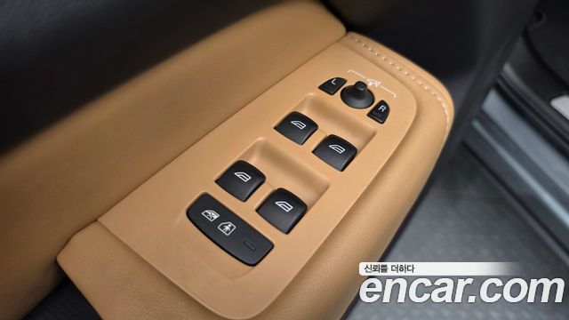 Volvo XC60 2018 — photo 29