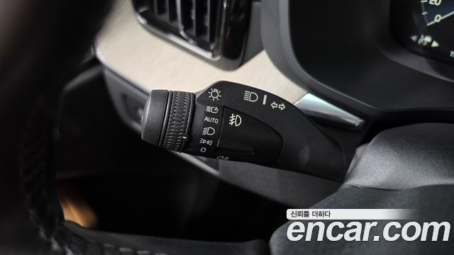 Volvo XC60 2018 — photo 30