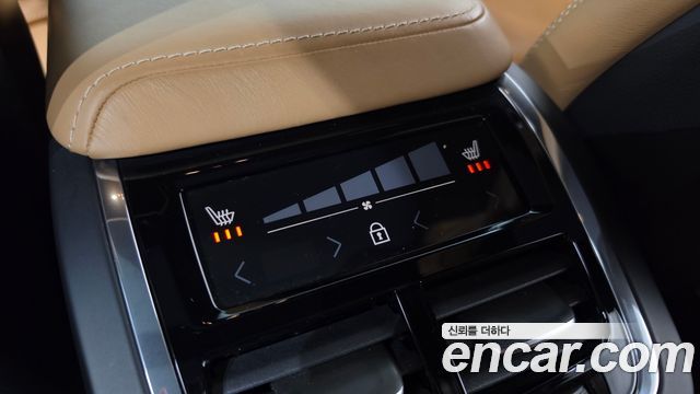 Volvo XC60 2018 — photo 36