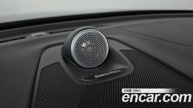 Volvo XC60 2018 — photo 37