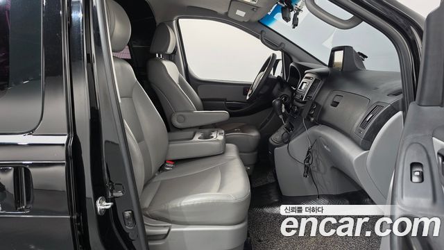 Hyundai Starex 2017 — photo 11