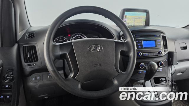 Hyundai Starex 2017 — photo 13