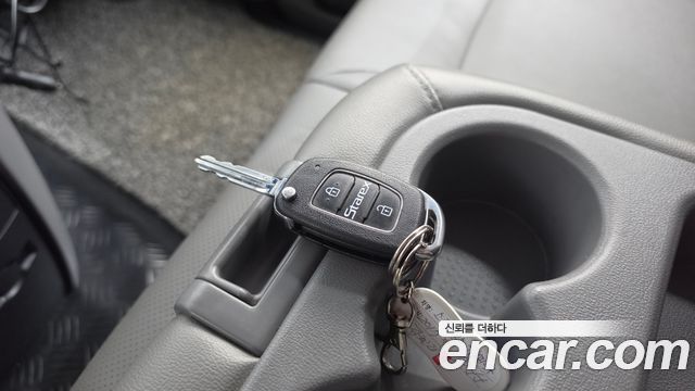 Hyundai Starex 2017 — photo 18