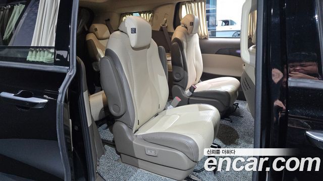 Kia Canival 2021 — photo 17