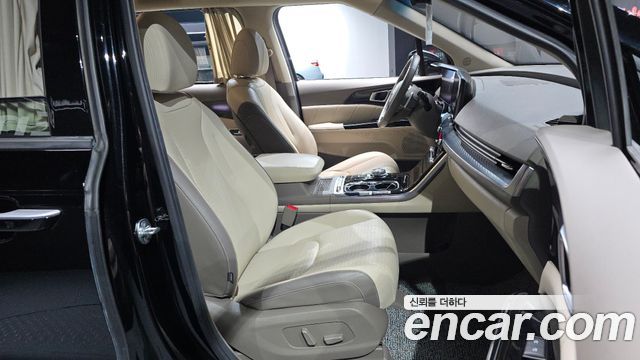 Kia Canival 2021 — photo 18