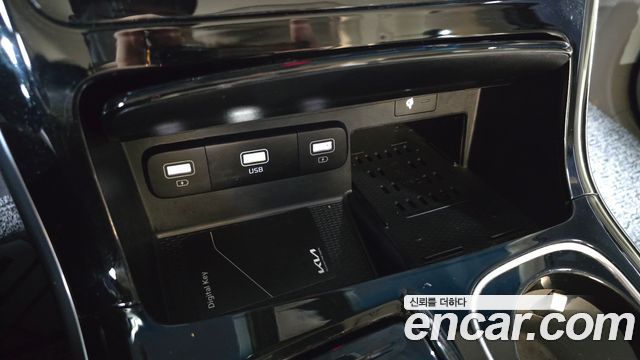 Kia Canival 2021 — photo 26
