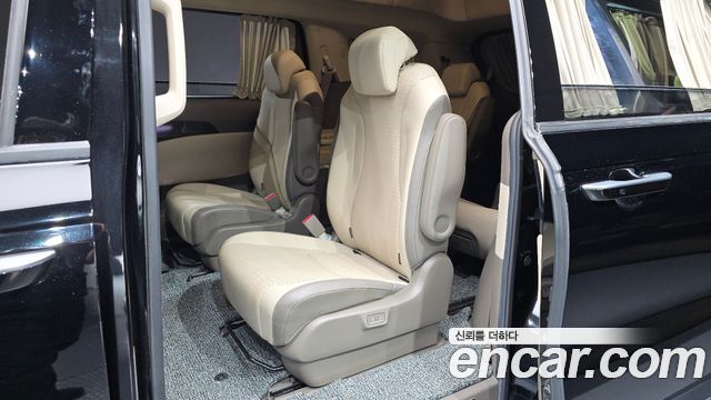 Kia Canival 2021 — photo 16