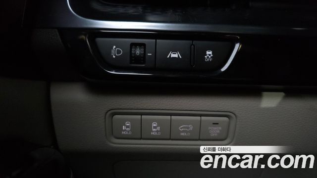 Kia Canival 2021 — photo 28