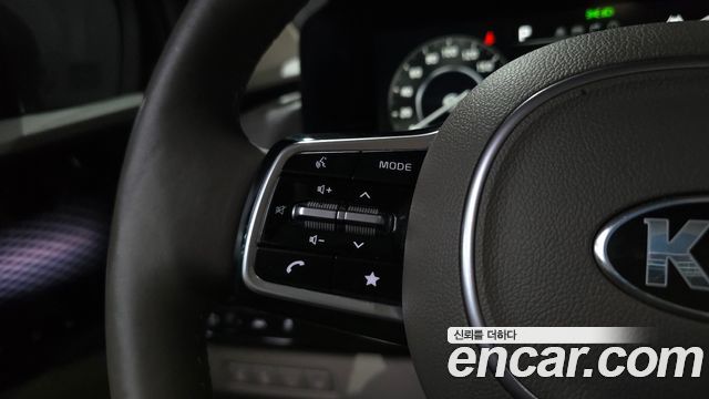 Kia Canival 2021 — photo 31
