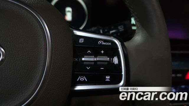Kia Canival 2021 — photo 32