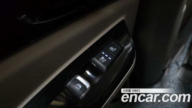 Kia Canival 2021 — photo 35