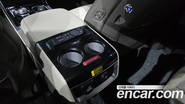 Kia Canival 2021 — photo 36