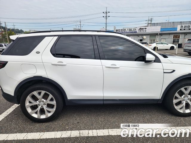 Land Rover Discovery Sport 2023 — photo 9