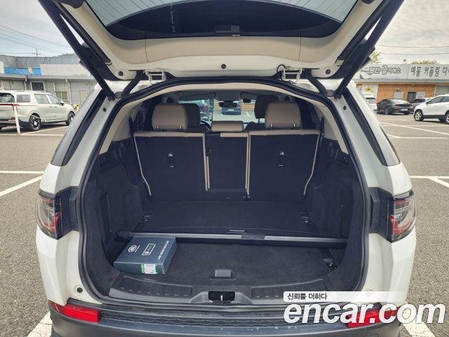 Land Rover Discovery Sport 2023 — photo 11