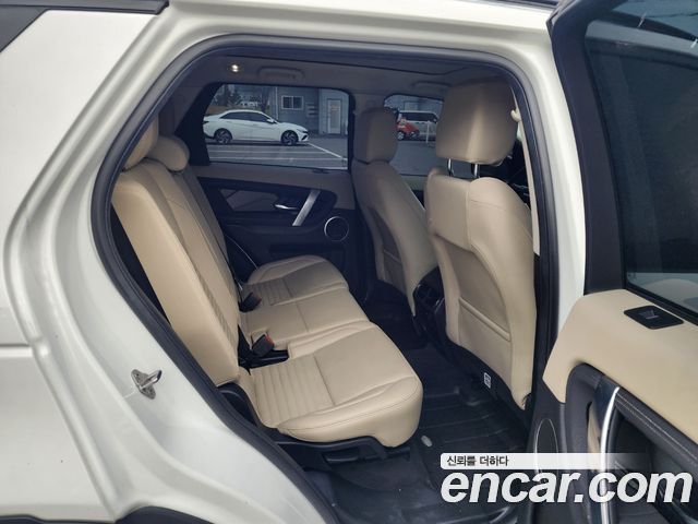Land Rover Discovery Sport 2023 — photo 12