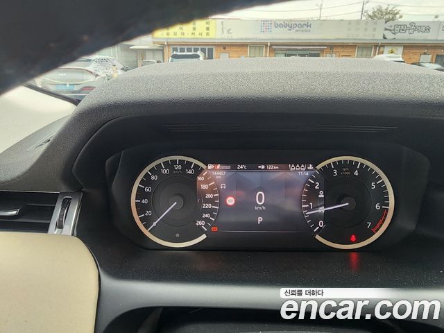 Land Rover Discovery Sport 2023 — photo 17