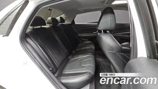 Hyundai AVANTE 2021 — photo 17
