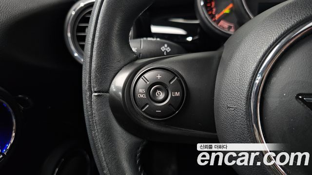 Mini Cooper 2020 — photo 29
