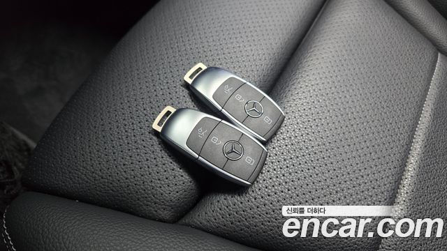 Mercedes-Benz GLC-Class 2020 — photo 27