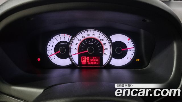 Kia Carens 2012 — photo 8