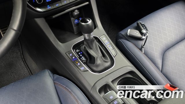 Hyundai i30 2018 — photo 12