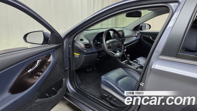Hyundai i30 2018 — photo 13