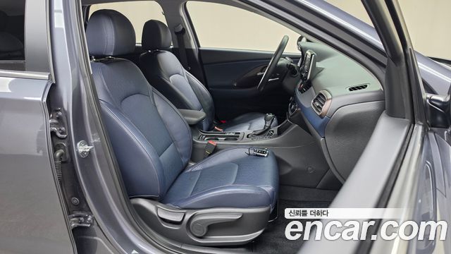 Hyundai i30 2018 — photo 17