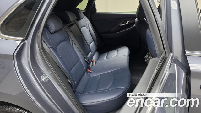 Hyundai i30 2018 — photo 18