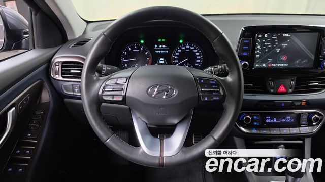 Hyundai i30 2018 — photo 19