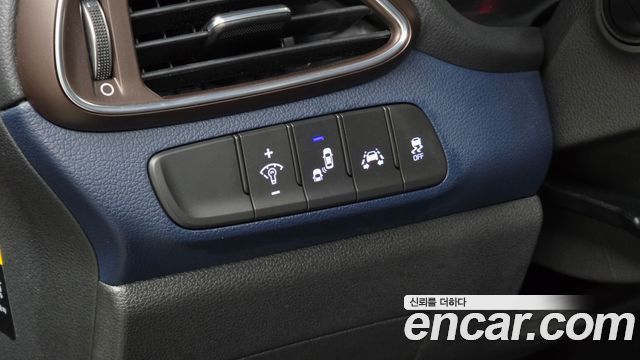 Hyundai i30 2018 — photo 24