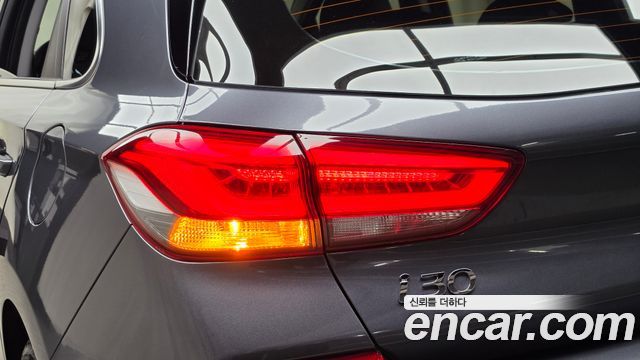 Hyundai i30 2018 — photo 9