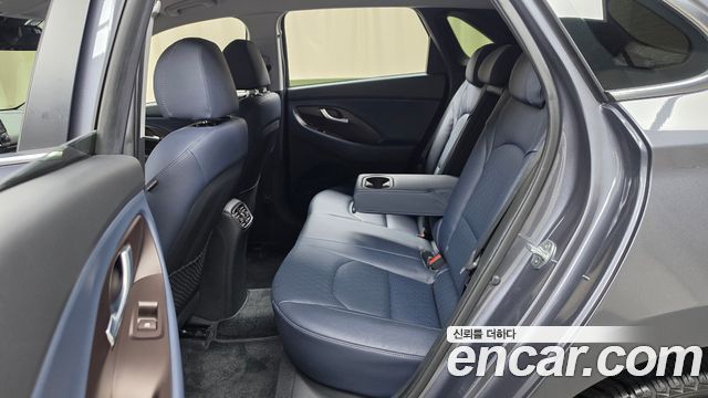 Hyundai i30 2018 — photo 16