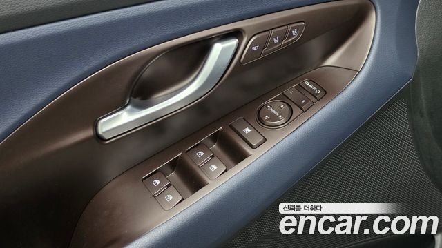 Hyundai i30 2018 — photo 27