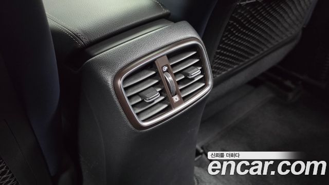 Hyundai i30 2018 — photo 28