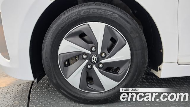 Hyundai Ioniq 2016 — photo 5