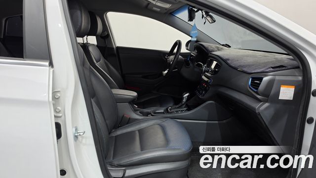 Hyundai Ioniq 2016 — photo 11