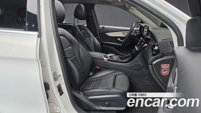 Mercedes-Benz GLC-Class 2017 — photo 11