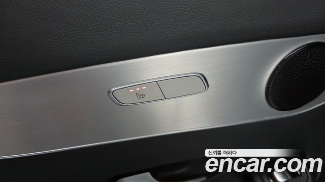 Mercedes-Benz GLC-Class 2017 — photo 19