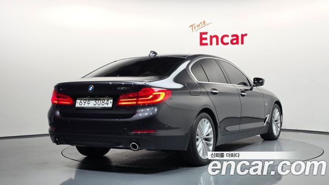 BMW 5-Series 2018 — photo 2
