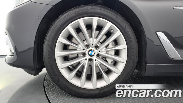 BMW 5-Series 2018 — photo 5