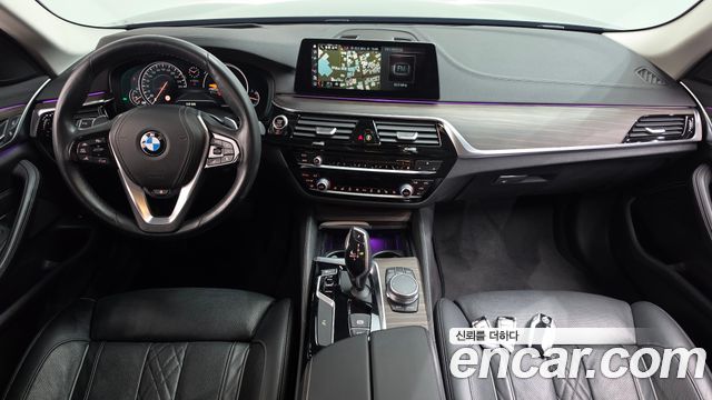 BMW 5-Series 2018 — photo 10