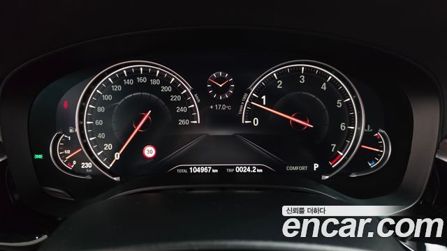 BMW 5-Series 2018 — photo 11