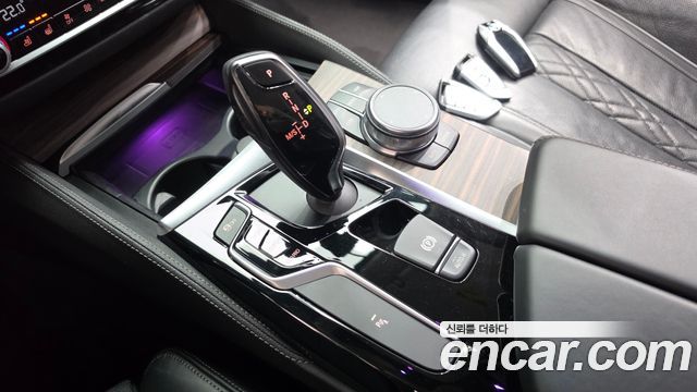 BMW 5-Series 2018 — photo 12