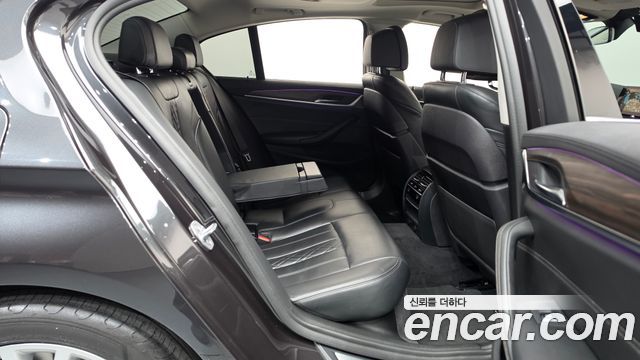 BMW 5-Series 2018 — photo 17