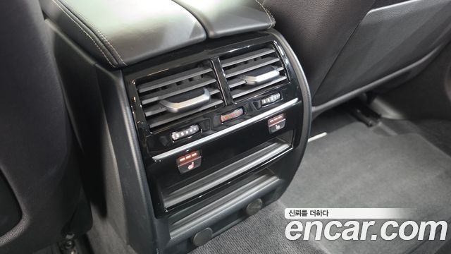 BMW 5-Series 2018 — photo 23