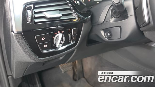 BMW 5-Series 2018 — photo 26