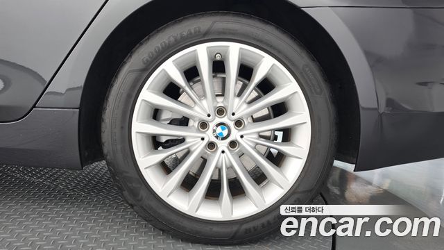 BMW 5-Series 2018 — photo 7
